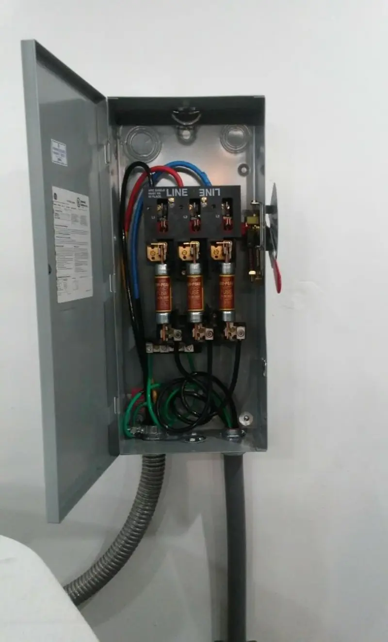 Three-phase disconnect switch installed for Smoke Detector Installation in Scio