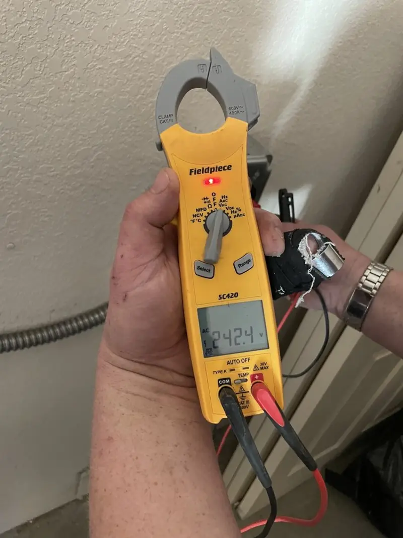 Voltage testing with clamp meter during Generator Installation in Scio